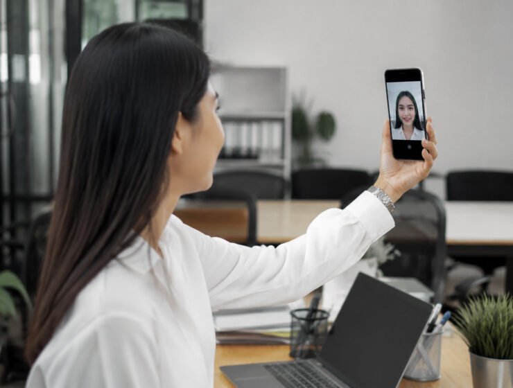 Aplikasi Absensi Kantor Modern untuk Kehadiran Karyawan | InAct HRIS